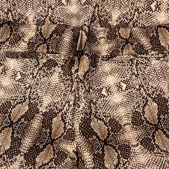 Ankle/Cropped Pants - NY & Company - Picture 4 of 4